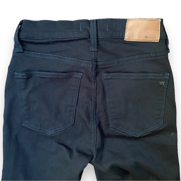 MADEWELL 9" Mid-Rise Skinny Jeans in ISKO Stay Black | Size 24 - Picture 9 of 16